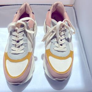 Like New, Tennis Shoes, Big Buddha brand, Women’s sz 8